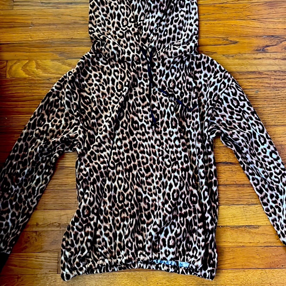 Betsy Johnson leopard print pullover size Medium
